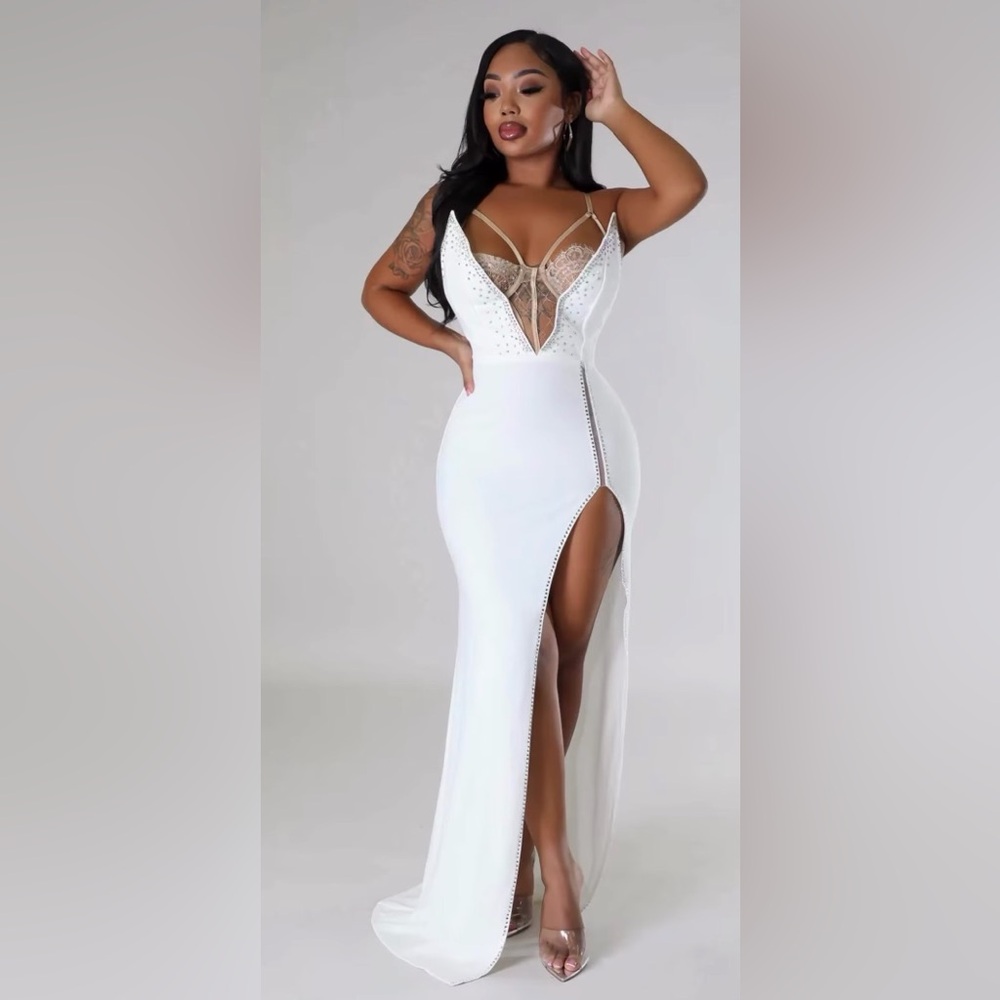 Elegant White V-Neck High-Slit Evening Dress